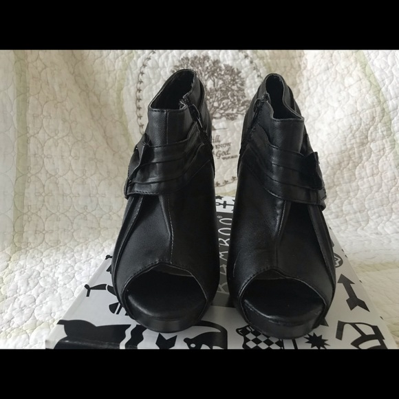 Wet Seal black open toe booties - Picture 3 of 5